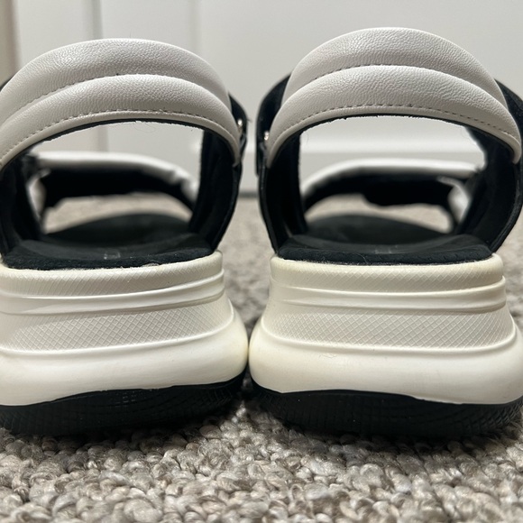 Kids Sport Sandals White Black Adjustable Strap Lightweight Size 2 - Picture 8 of 9